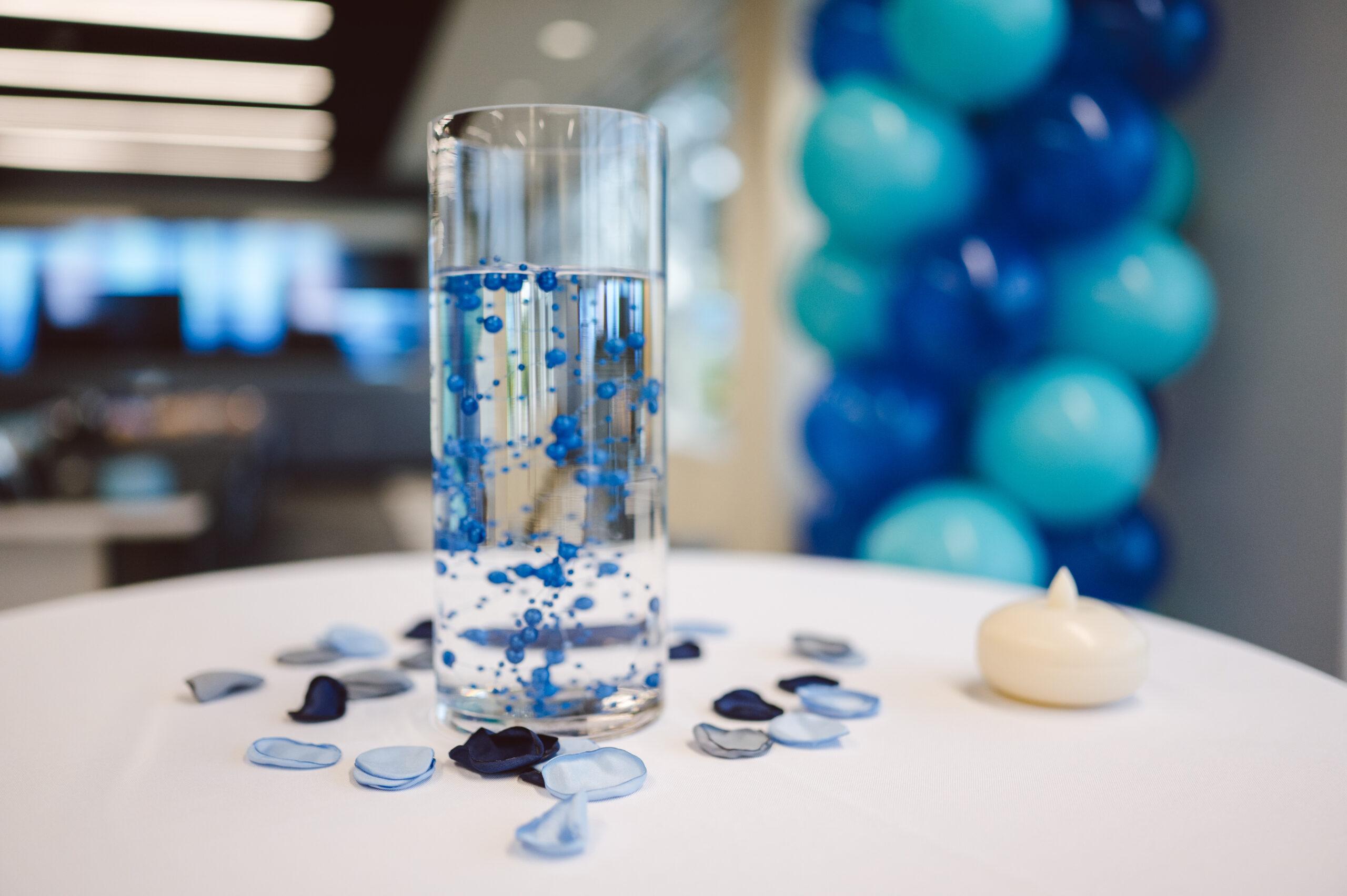 MaxCyte Event - table decoration and balloons
